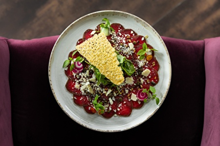 voorgerecht - starter - carpaccio - bieten - geitenkaas - krokantje - chefkok - landgoed de rosep - oisterwijk - menukaart - 3 gangen - bistro